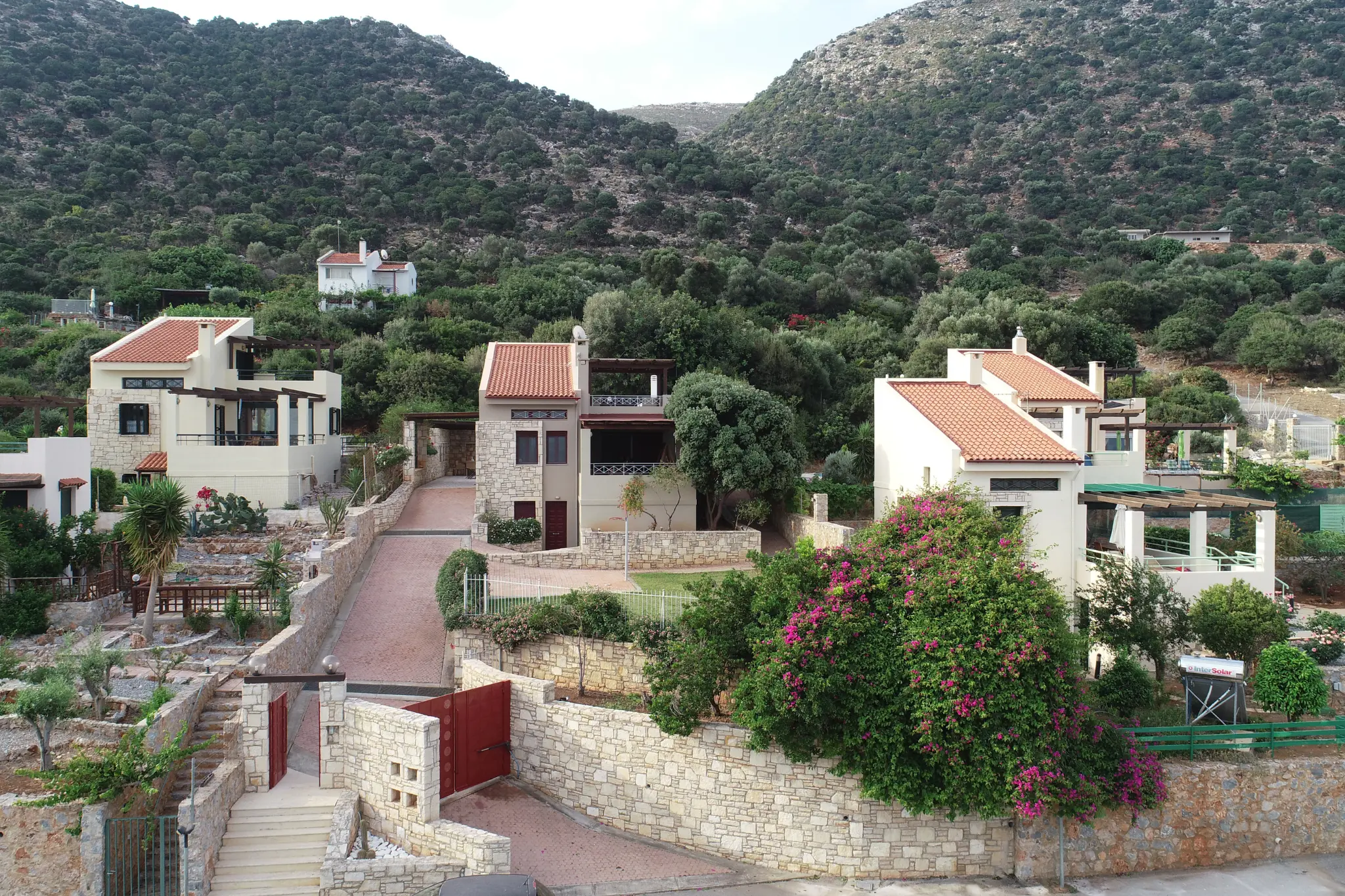 construction of luxury villas with pool Bali Crete