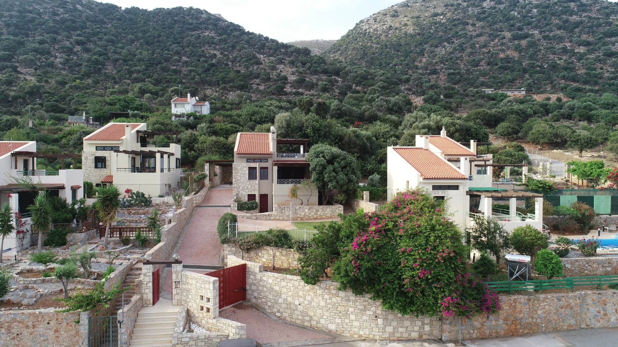 construction of luxury villas with pool Bali Crete